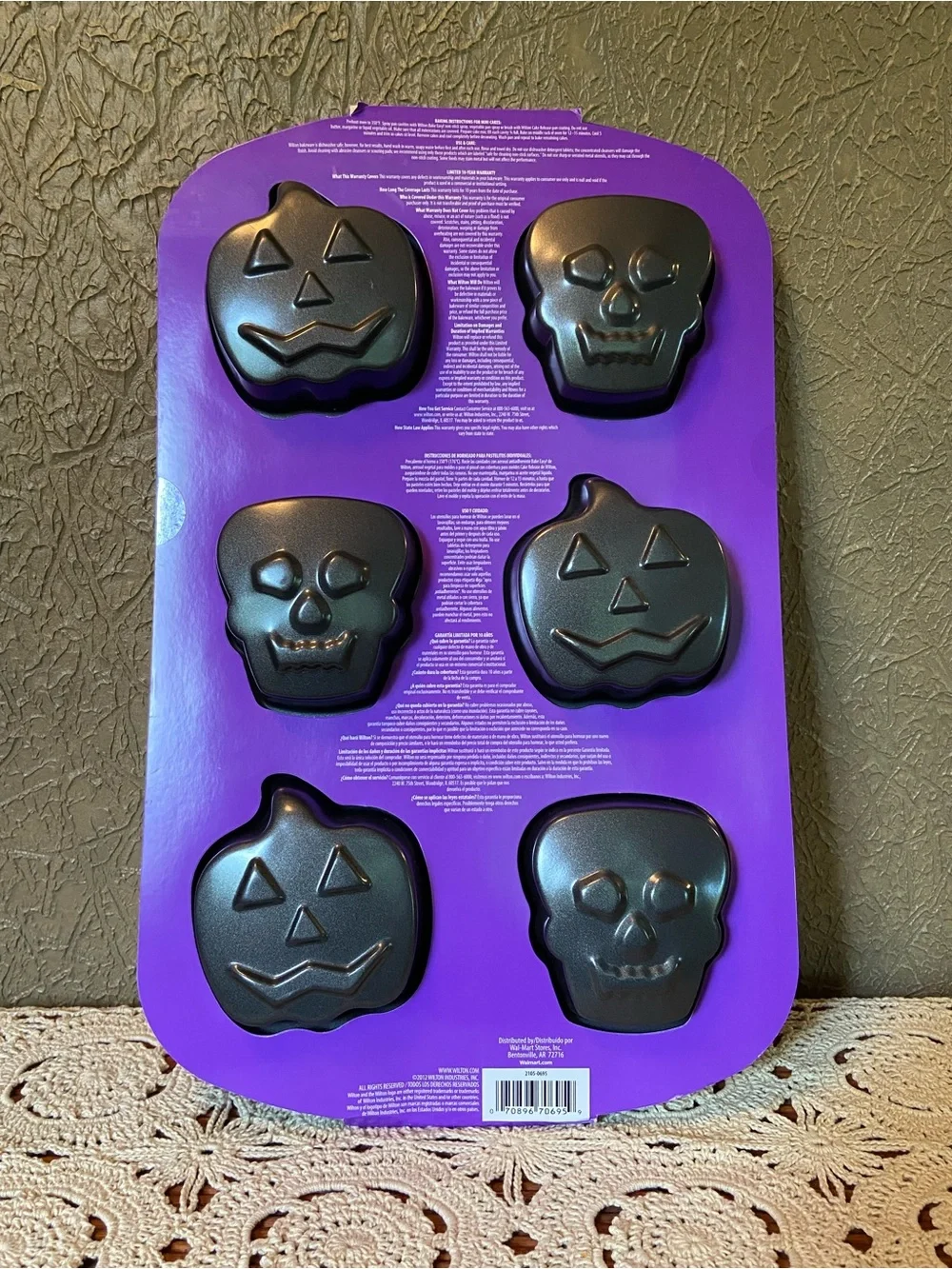 WILTON Halloween Mini Cake Pan Skulls Pumpkins 6 Cavities Holiday Baking NEW